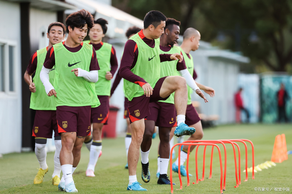 足球比赛中球员的技术表现,谁能成为焦点? 足球比赛中球员的技术表现,谁能成为焦点?