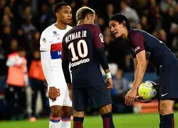 包含圣埃蒂安不敌里昂，遭遇主场失利的词条