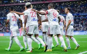 包含圣埃蒂安不敌里昂，遭遇主场失利的词条