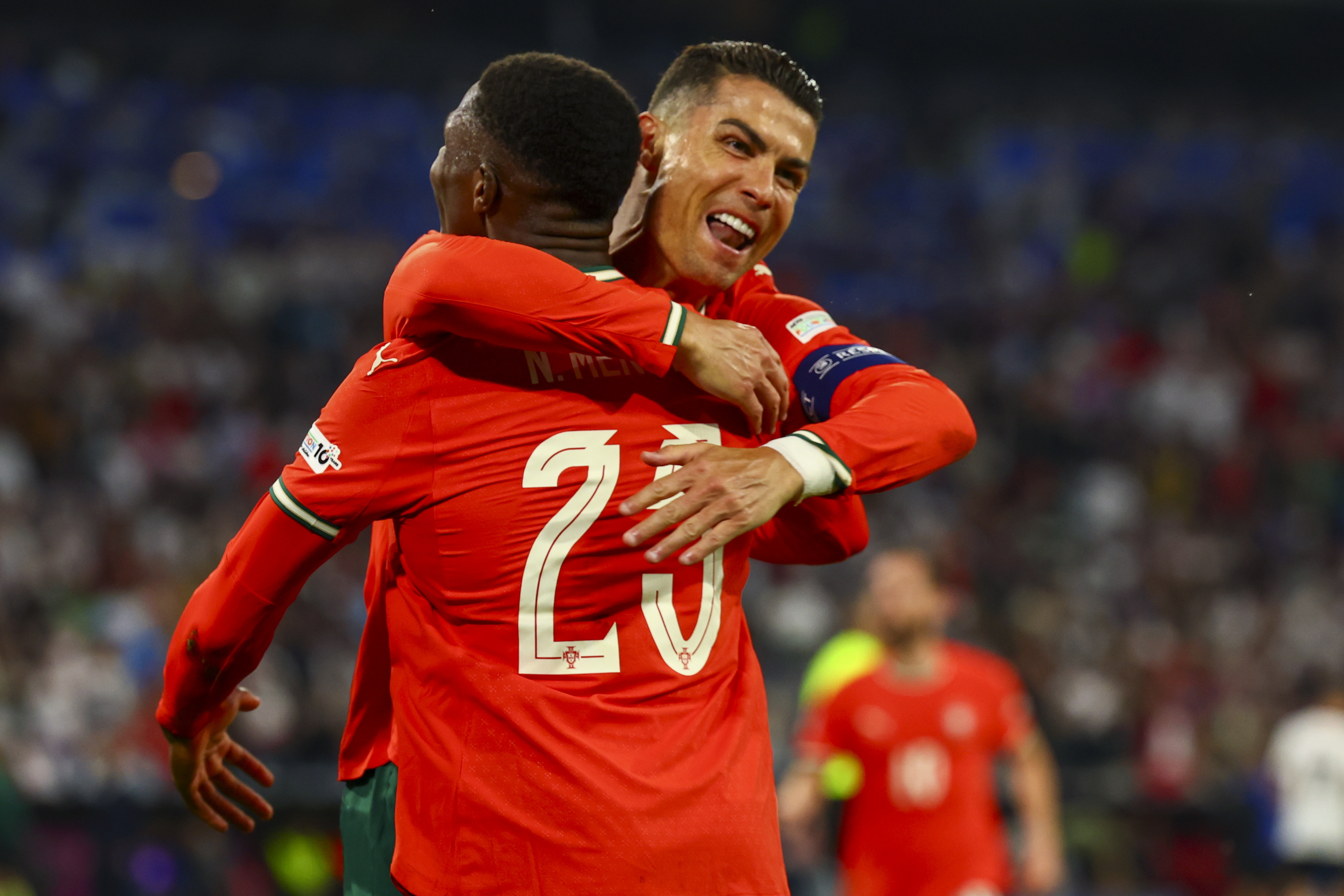 关于葡萄牙遭遇不利，险胜晋级，小组赛悬念增加的信息