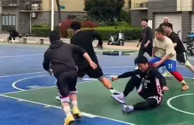 包含联盟领军球员展现统治力，全场观众尊敬有加的词条